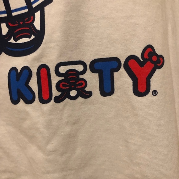 Hello kitty by Sanrio graphic shirt - Picture 5 of 6